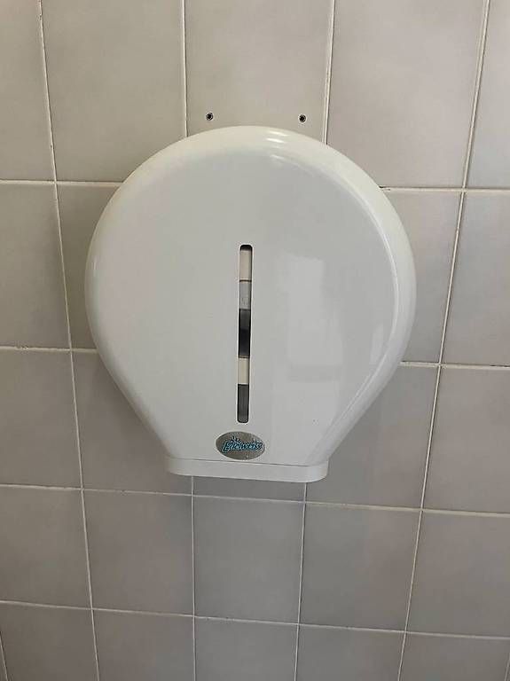 WC: Divers accessoires professionnels WC / salle de bain – Gebraucht aus Collombey von Le69ro