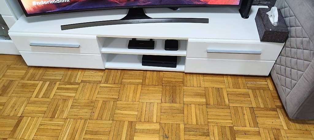 Cassettiere: Sofa, Wohnzimmer Tisch und Kommode  – Usato da Winterthur venduto da bujo86 1