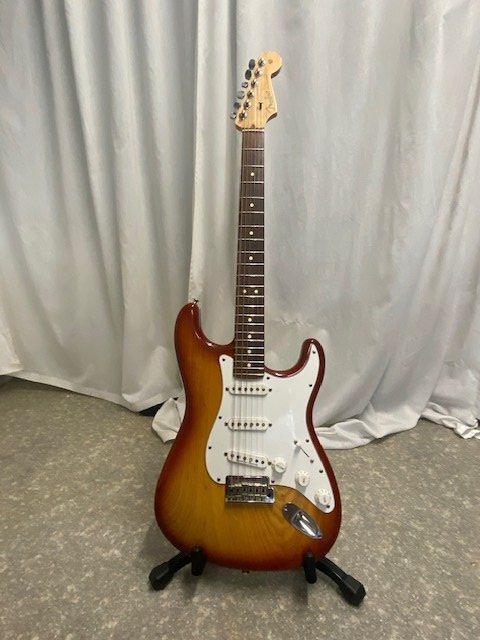 Strumenti musicali: Fender Stratocaster American Standard USA sunburst 2012 – Usato da Arlesheim venduto da rookie02 3