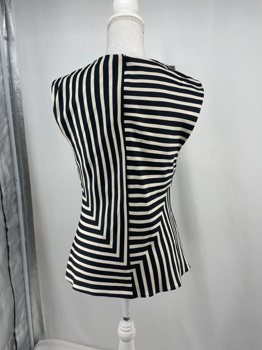 Mango Top: MNG Top rayé noir-blanc M – Usato da Lausanne venduto da PlusValue_Lausanne 1