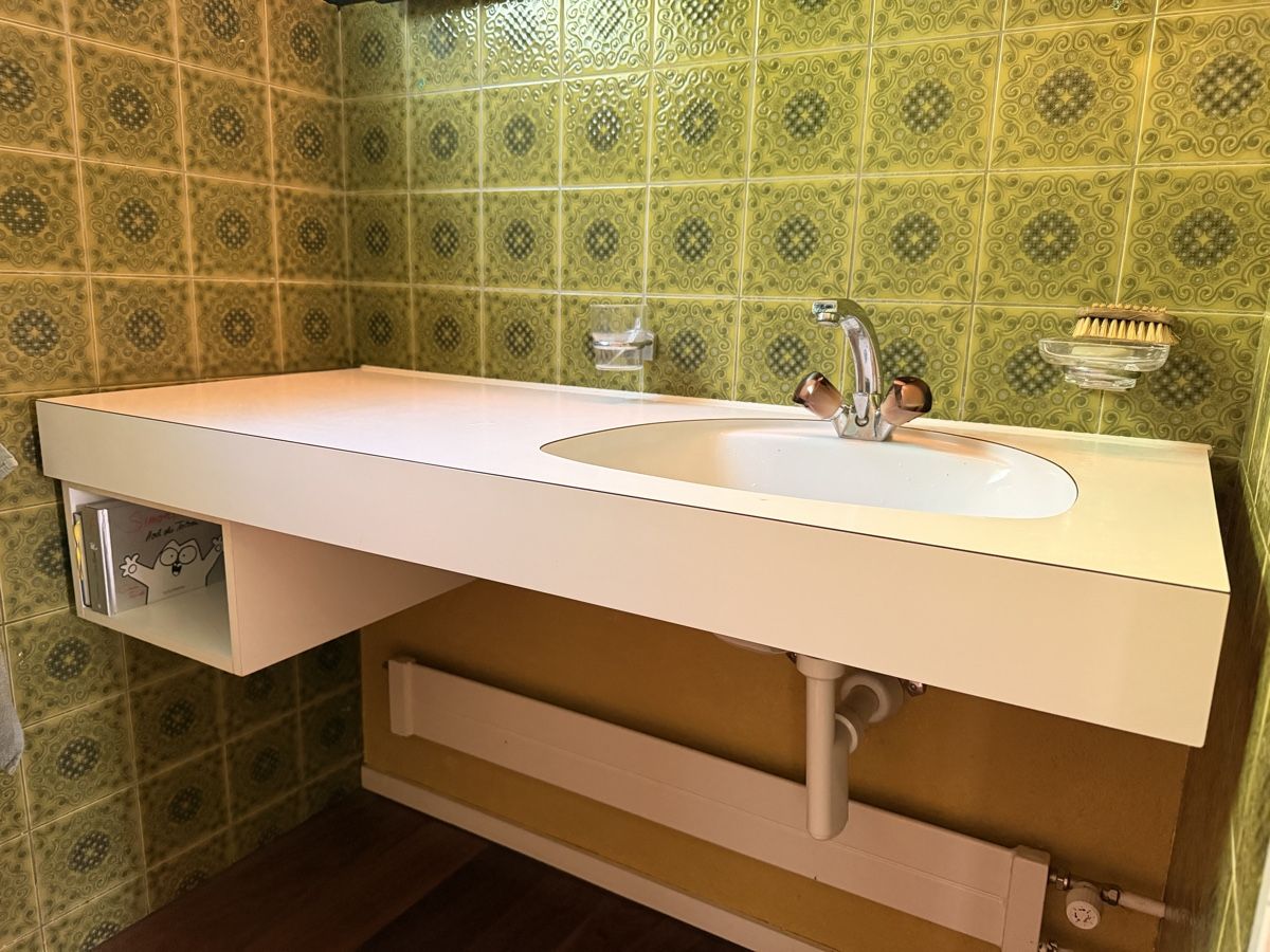 Mobili per bagno: Vintage Waschtisch / Waschtischkombination Komplett – Usato da Richterswil venduto da Denhaltnoed 2