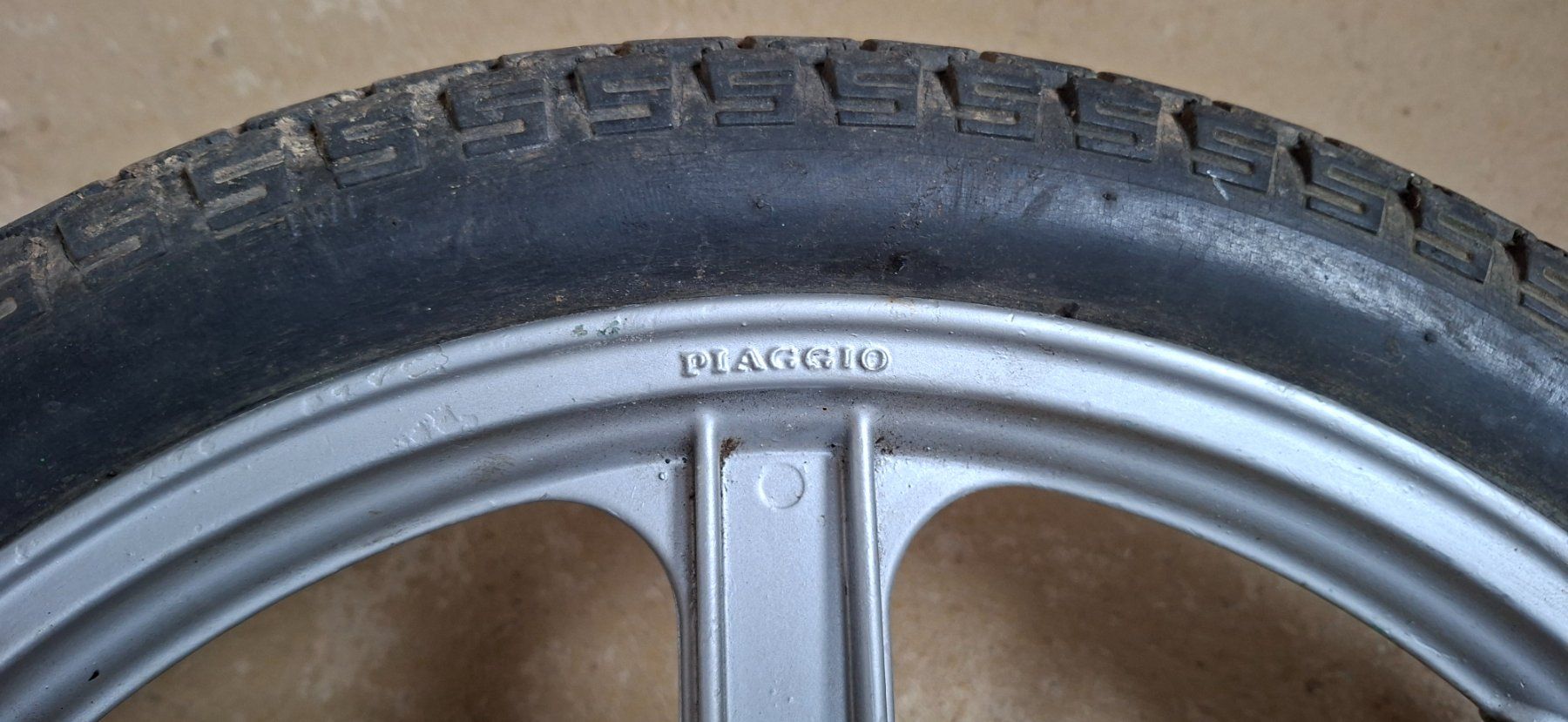 Piaggio Felgen: Piaggio Vorderrad – Gebraucht aus Amden von Tiptop 3