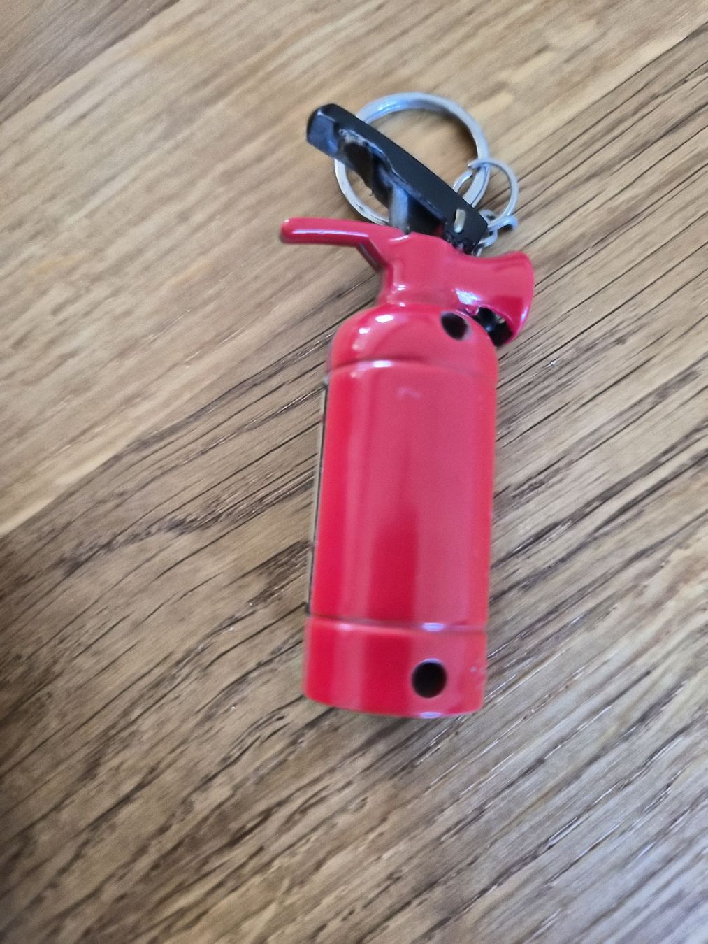 Accendini: Briquet porte-clés extincteur rouge, état usagé – Difettoso da La Joux FR venduto da car_ck96 1