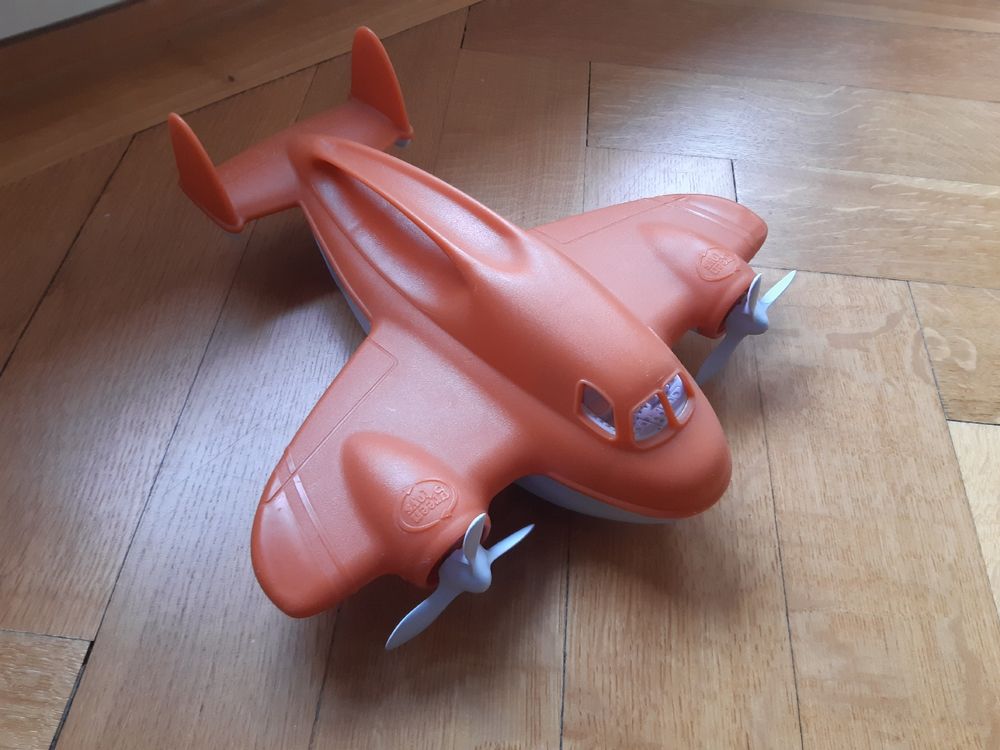 Jouets: Avion canadair Green Toys orange et blanc, jeu d'eau/bain – D'occasion à Lausanne par dup_bf7q 1