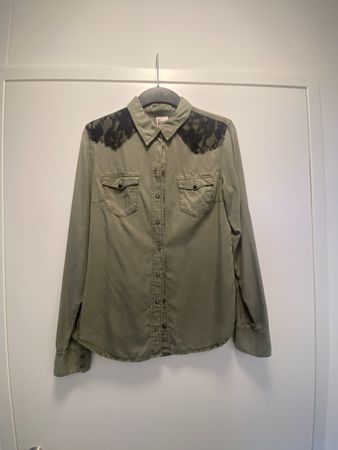 H&M Bluse/Hemd mit Spitze Khaki Gr. 36 Jeans grün Country
