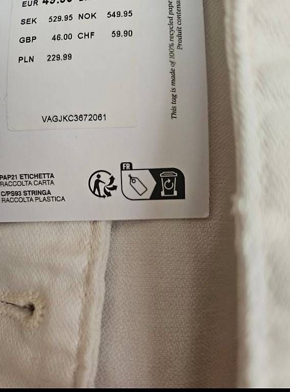 Giacche: Weisse Jeansjacke der Marke Vila – Usato da Adliswil venduto da Vannili 2