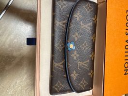 Louis Vuitton Portemonnaie mit blau/rosa Blume