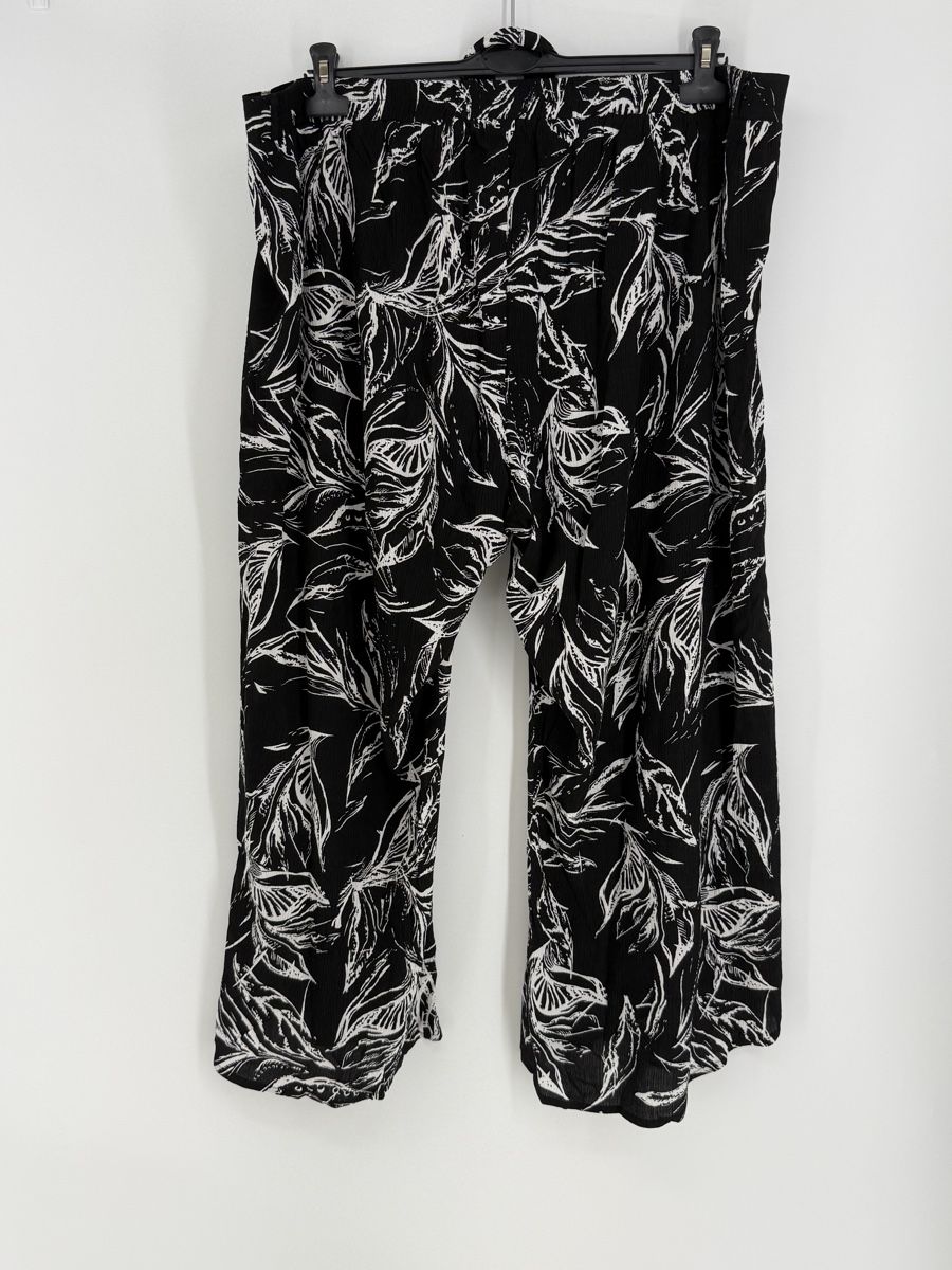 Hosen: Luftige Hose Gr. 54 von Bonprix  – Neu (gemäss Beschreibung) aus Auenstein von moin. 1