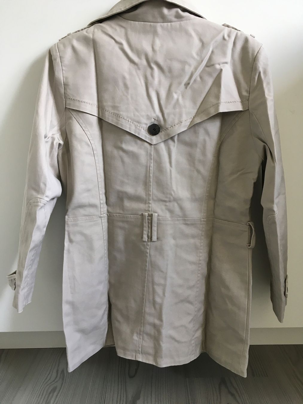 Jones Vestes: Beiger Damen-Trenchcoat – D'occasion à Freienwil par Hubi030 2