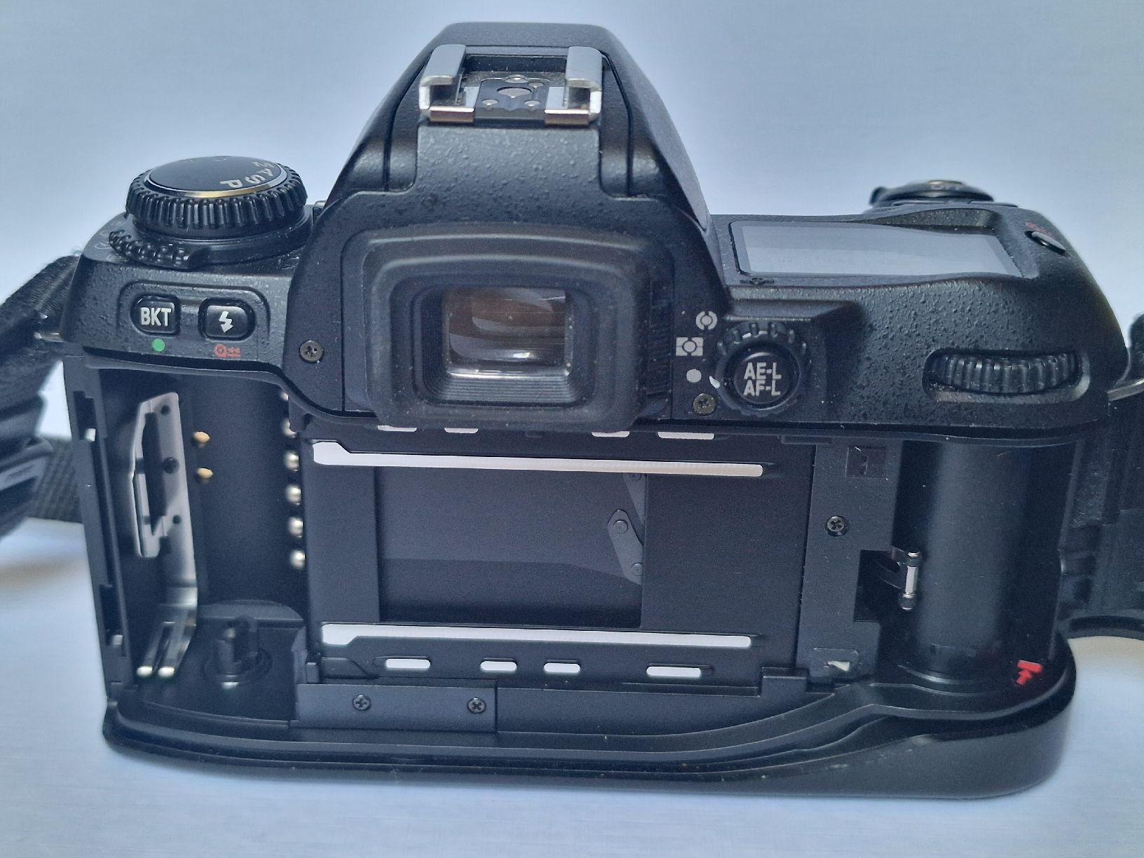 Nikon Fotocamera: Nikon F80 analog camera – Usato da Neftenbach venduto da ant_lr9d 3