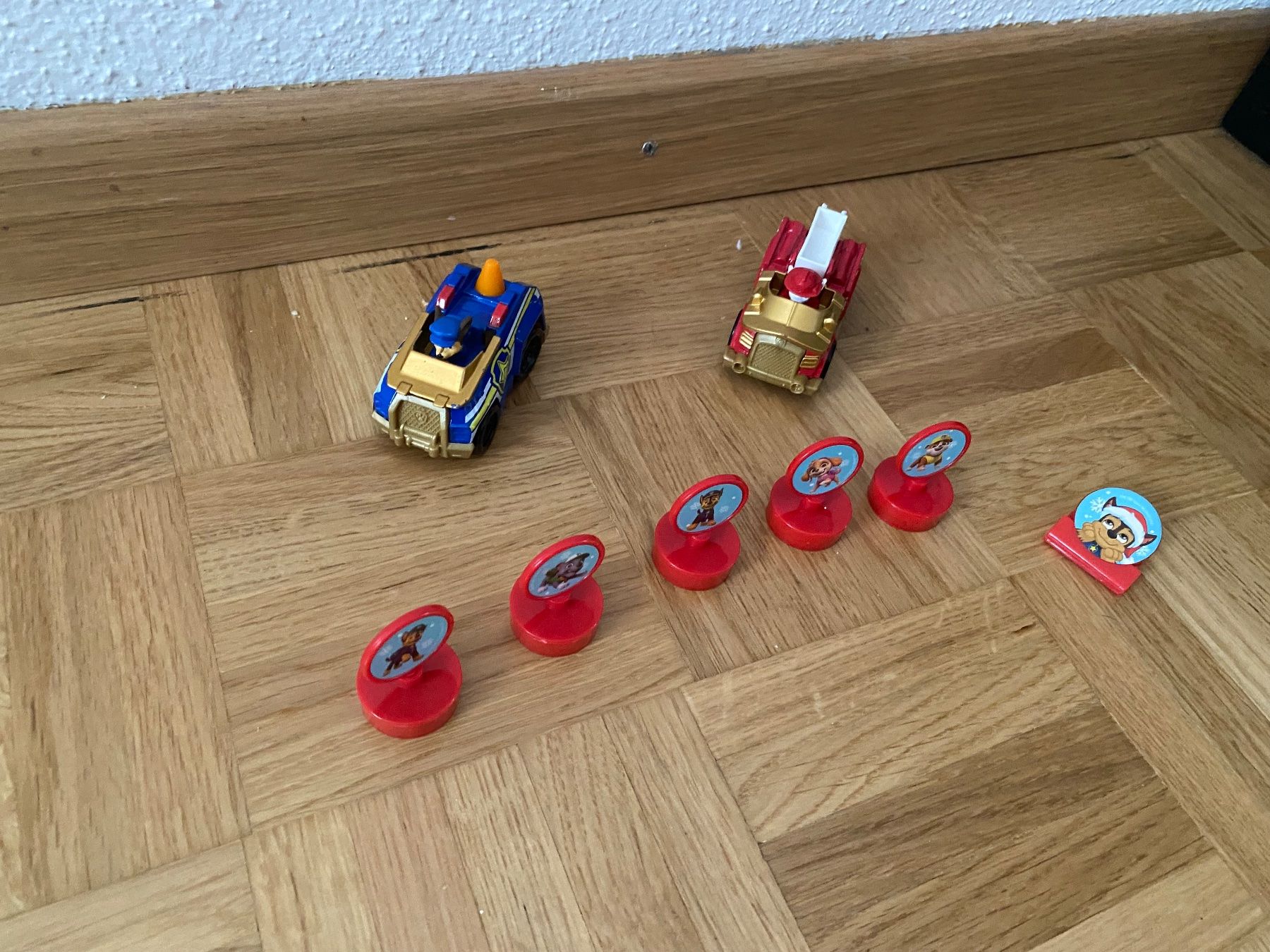 Spielzeuge: Paw Patrol Stempel mit 2 Autos – Gebraucht aus Zürich von MaSte 3