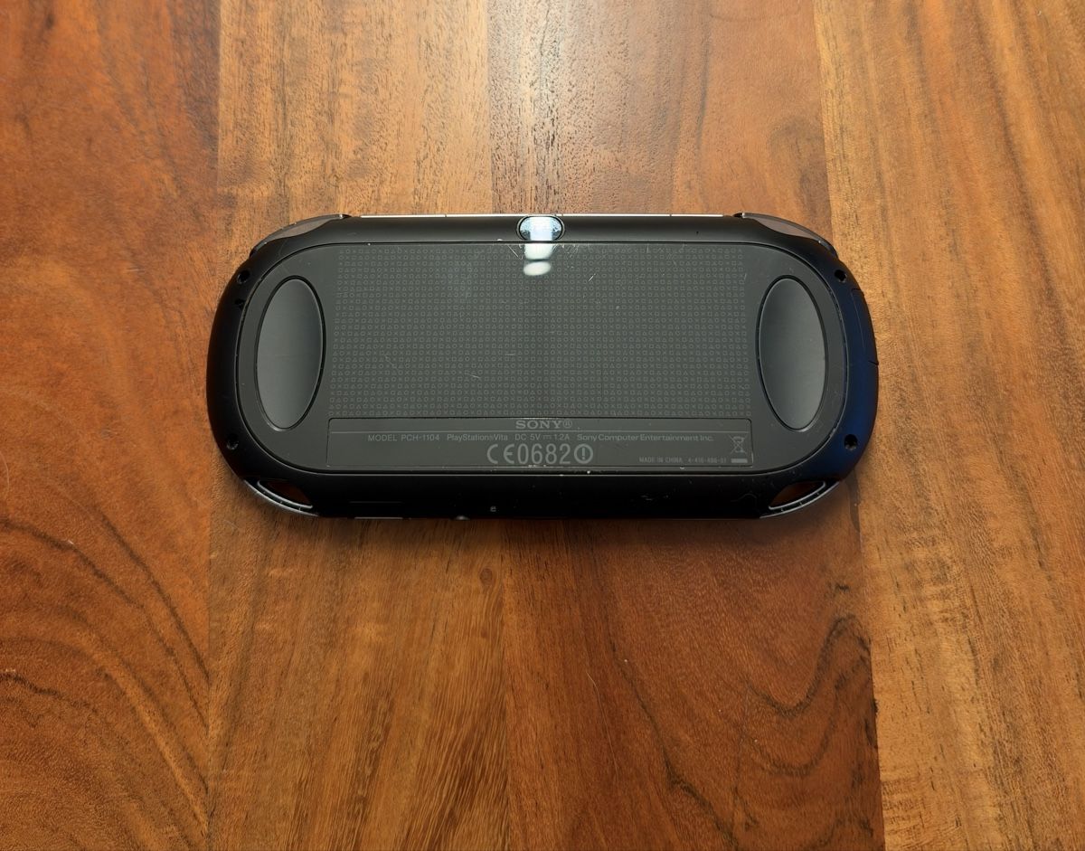 Sony Consoles: Ps Vita Oled 1104 – D'occasion à Nennigkofen par fab_2st8 1