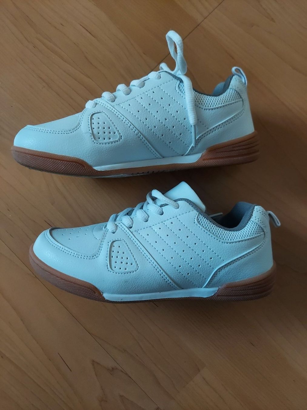 Scarpe per ragazzi: Turnschuhe weiss Grösse 33 – Usato da Altishofen venduto da tammy05 1