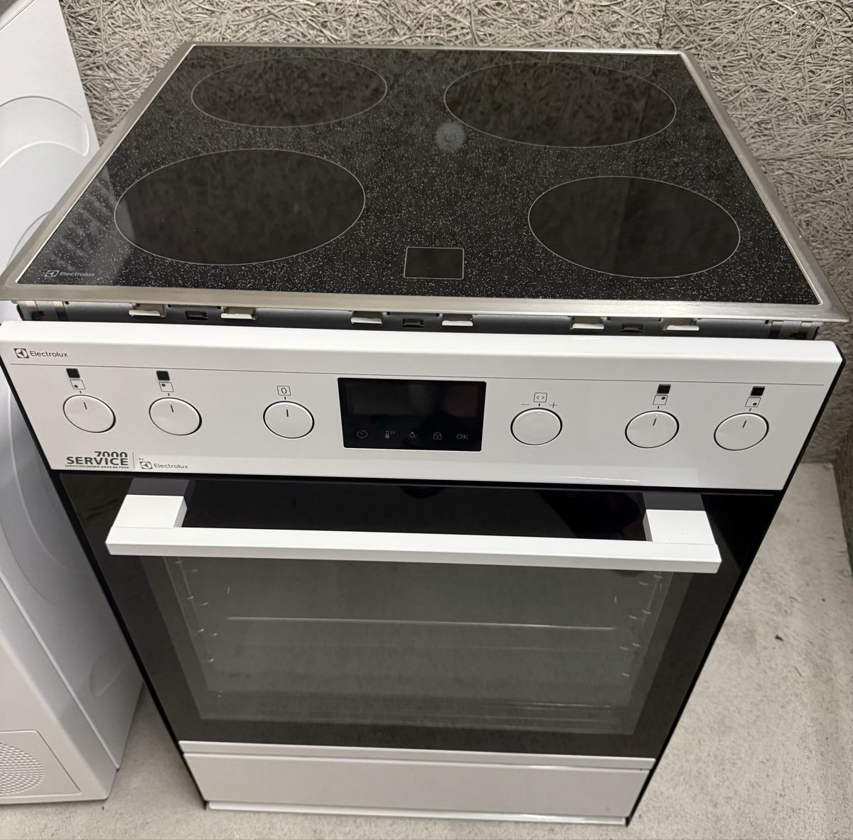 Electrolux Backöfen: Backofen & Keramik Kochfeld Electrolux 55Cm Ch Norm – Neu (gemäss Beschreibung) aus Kilchberg ZH von Rei_9