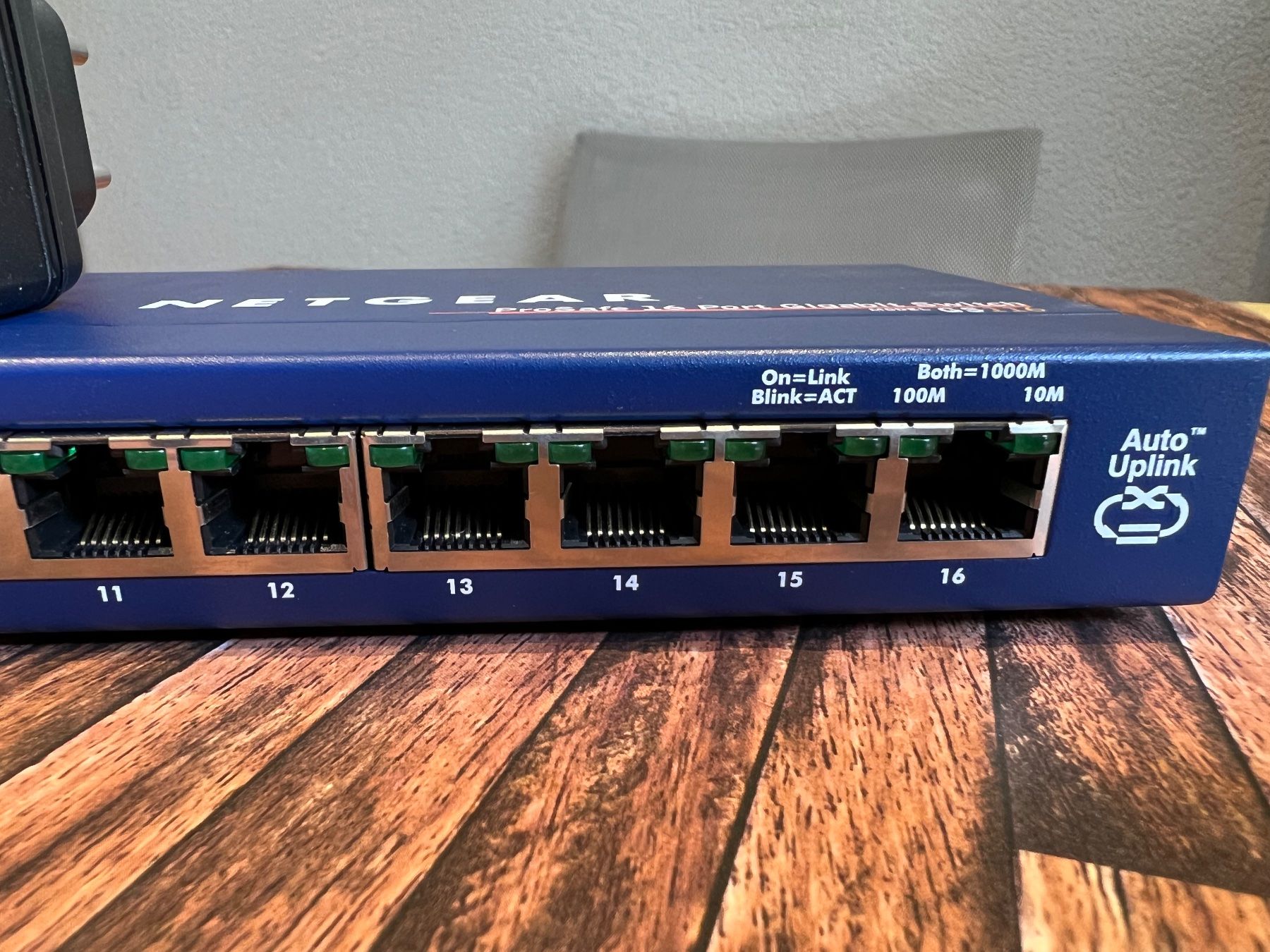 Netgear Hubs & Switches: Netgear ProSafe 16 Port Gigabit Switch GS116 – Gebraucht aus Hölstein von  5