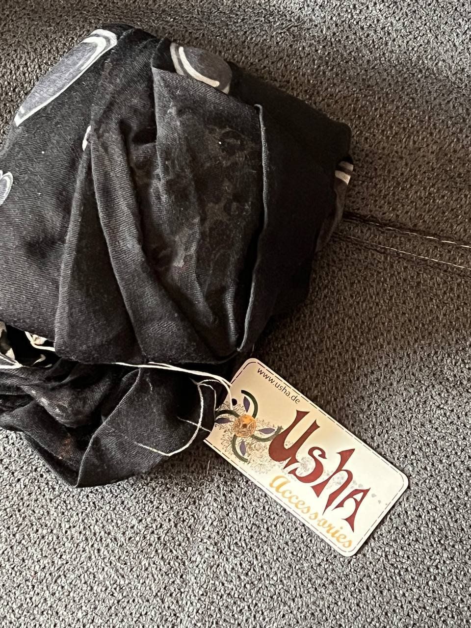 Foulard & Sciarpe: Neuer Schal – Nuovo e nell'imballaggio originale da Riehen venduto da ann_76jw 8