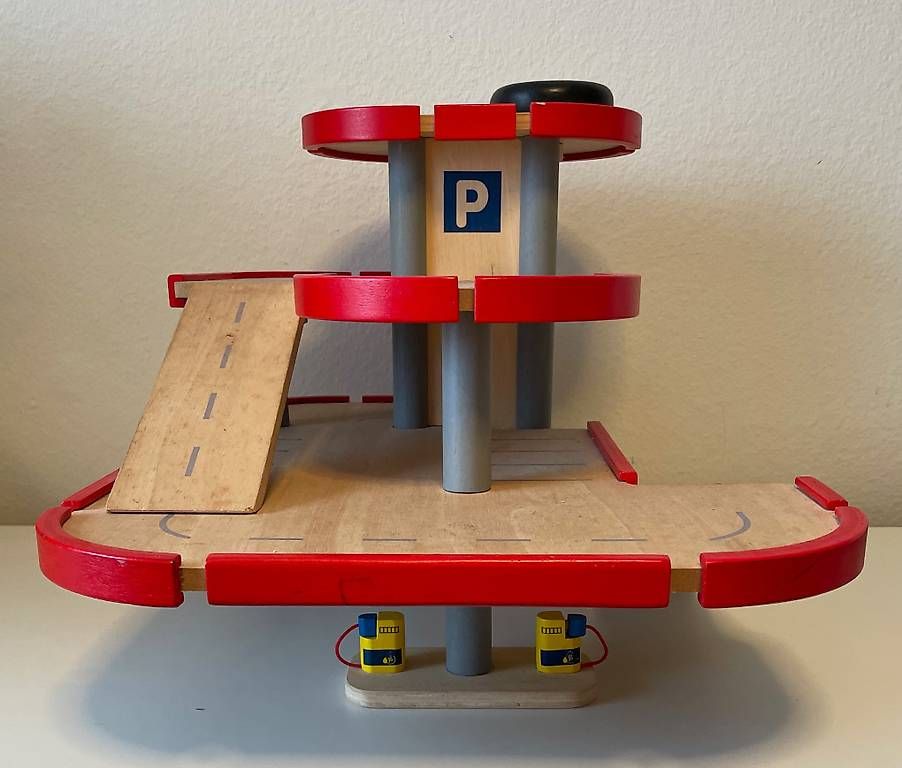 Spielzeuge: Spielgarage aus Holz – Gebraucht aus Kreuzlingen von deGriGri 3