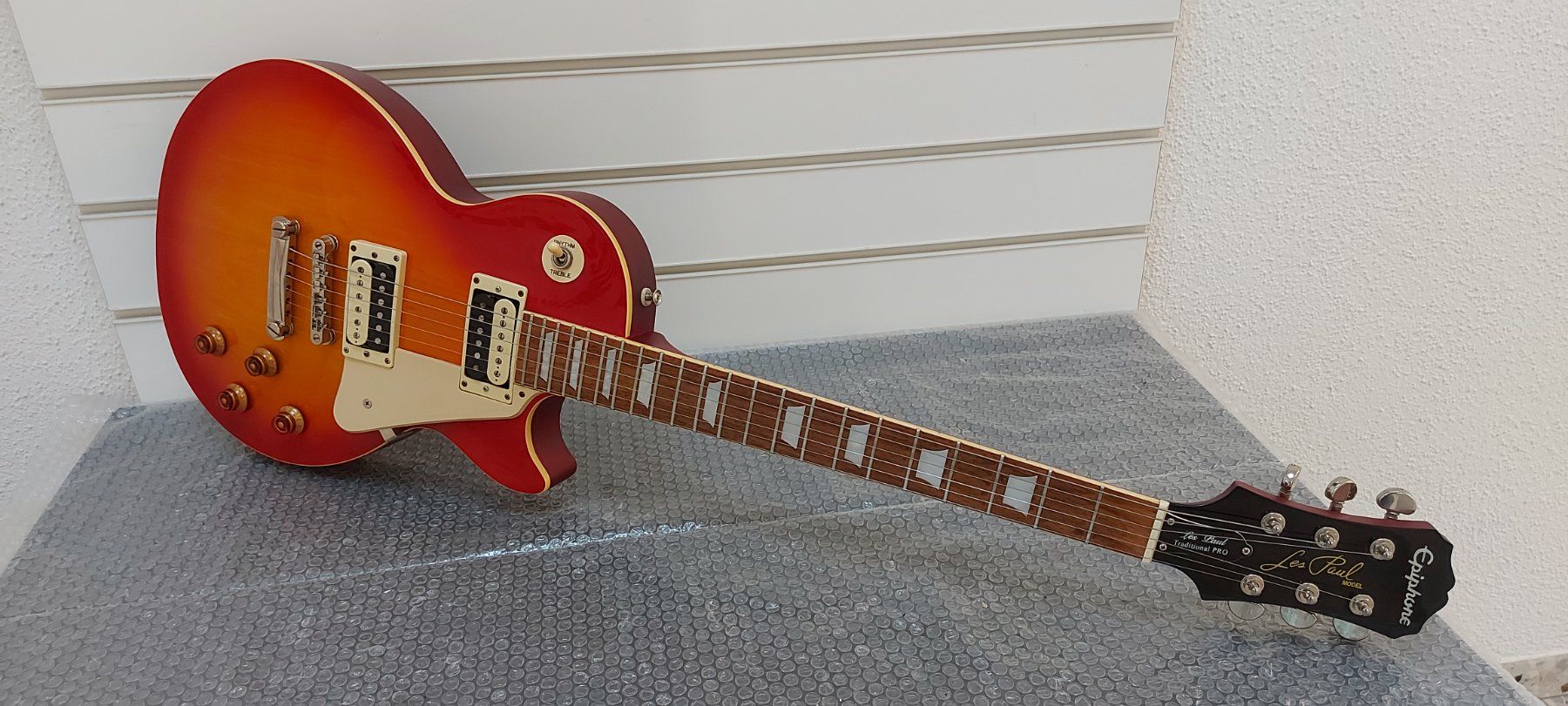 Epiphone Strumenti musicali: Epiphone Les Paul Traditional PRO E-Gitarre Sunburst – Usato da Glattbrugg venduto da Swissmusik