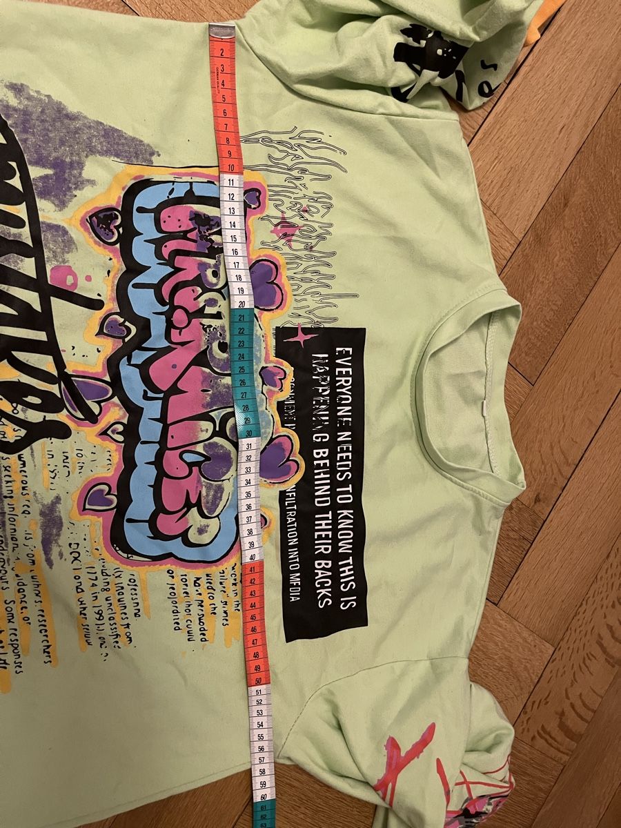 T-shirt: Trendiges Longsleeve im Graffiti-Stil – Usato da Olten venduto da sae_82z2 2