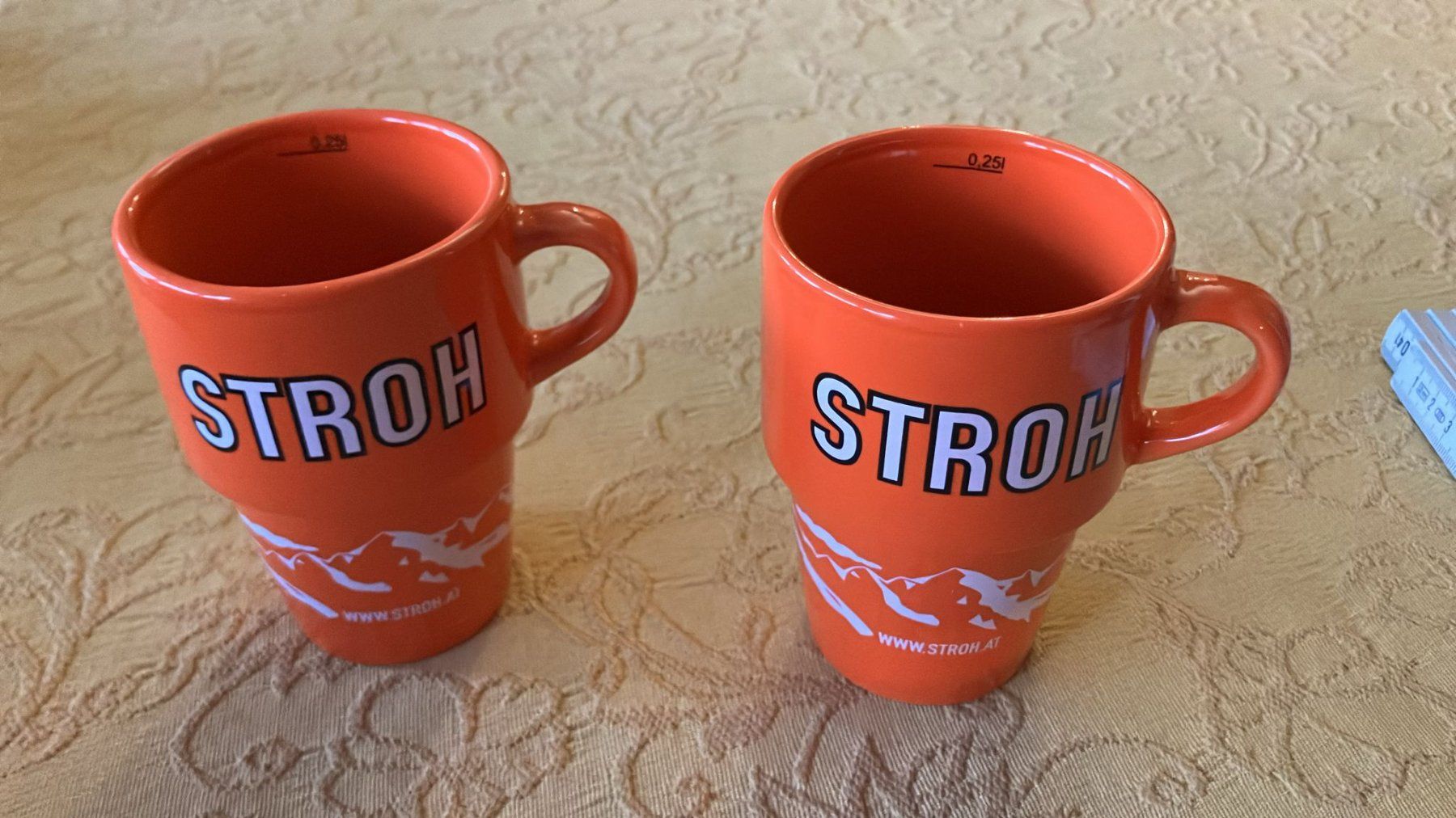 Tassen: 2 tazze Stroh – Gebraucht aus Melano von H-Sara