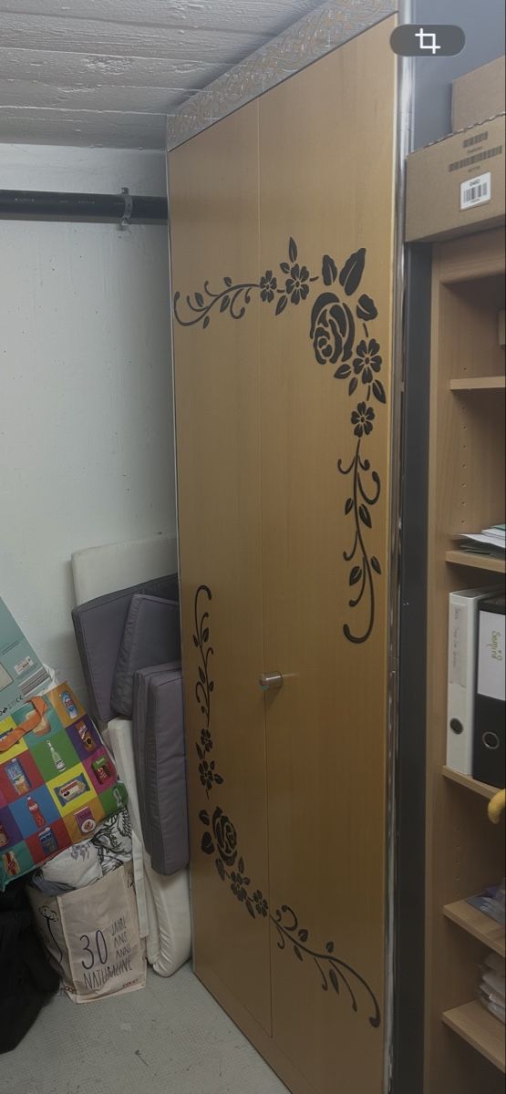 Armadi: Massiver Schrank – Usato da Allschwil venduto da selake990673