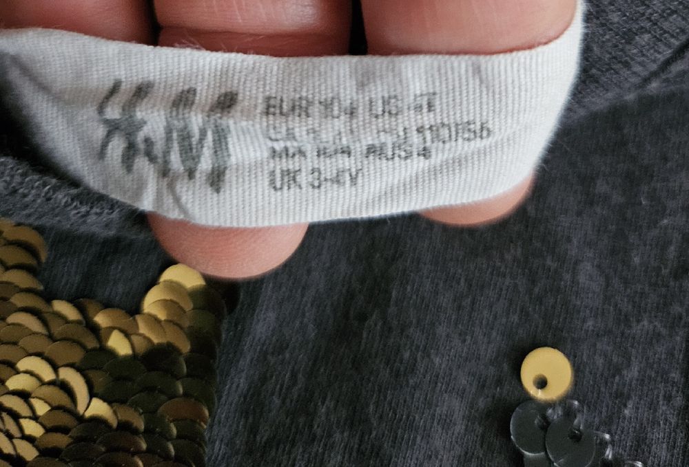 H&M Camicie, T-shirt & Polo: Batman Pailletten Langarmshirt Gr. 104 – Usato da Rapperswil SG venduto da dslemer 3