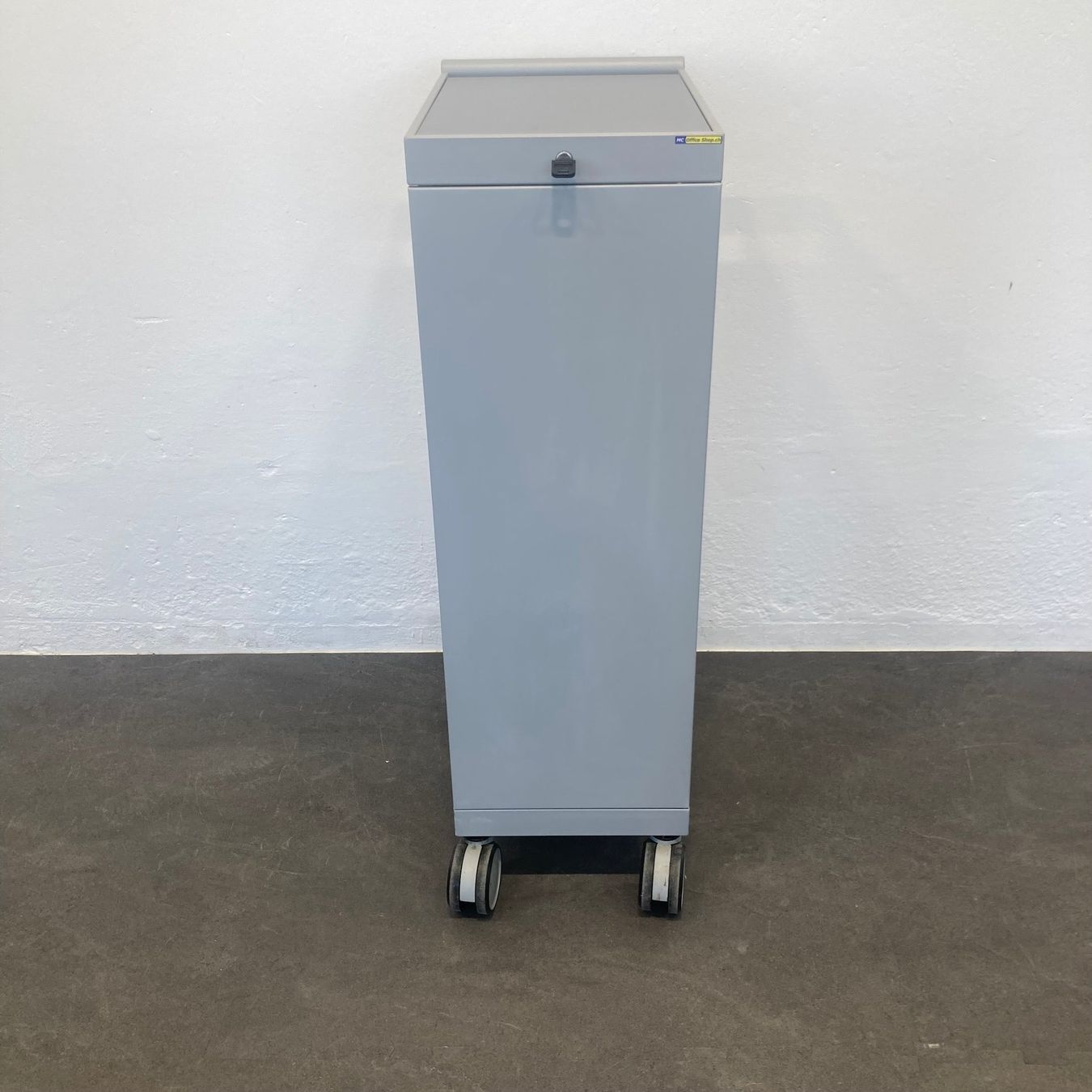 Banconi: Denz D3 Roll-Caddy Silbergrau mit Schlüssel – Usato da Schönenwerd venduto da mcofficeshop