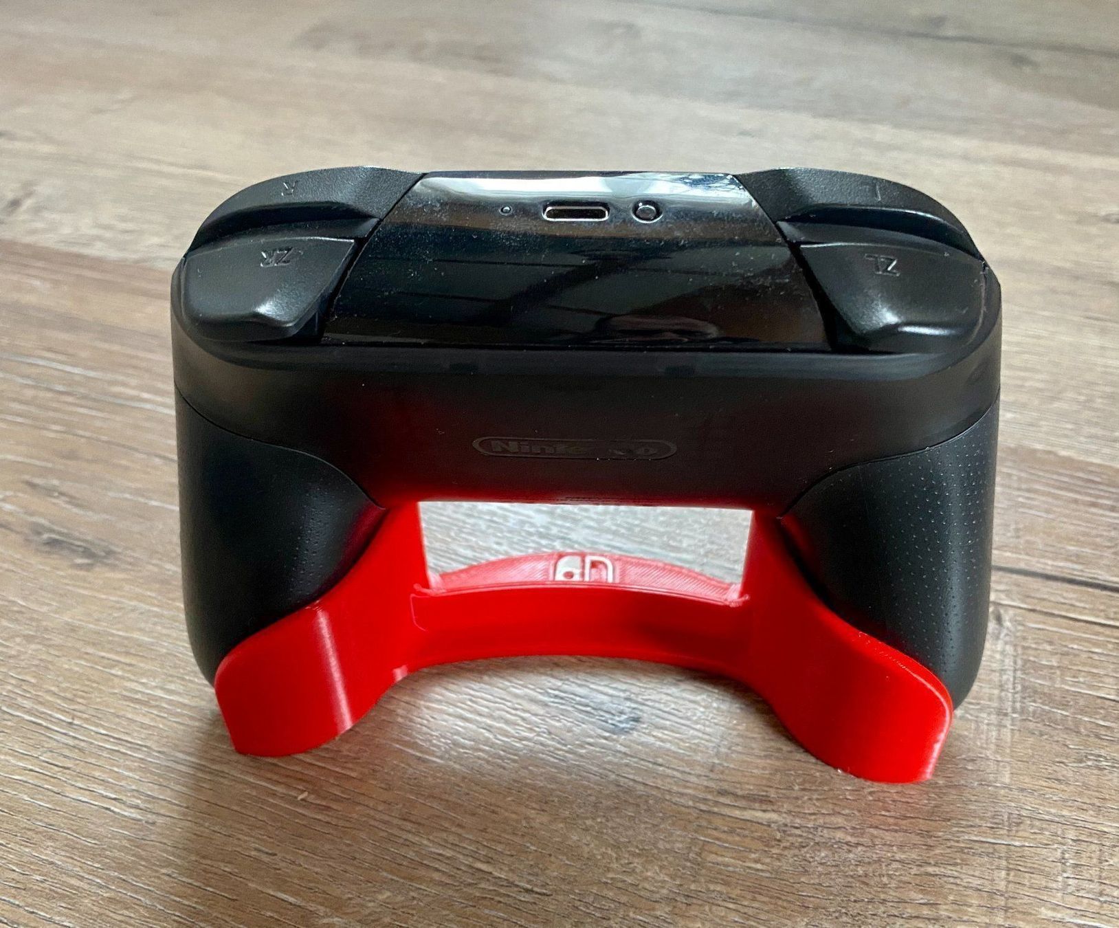 Nintendo Controller: Praktischer Halter für den Nintendo Switch Pro Controller – Nuovo (secondo la descrizione) da Bassersdorf venduto da reimerm88 3