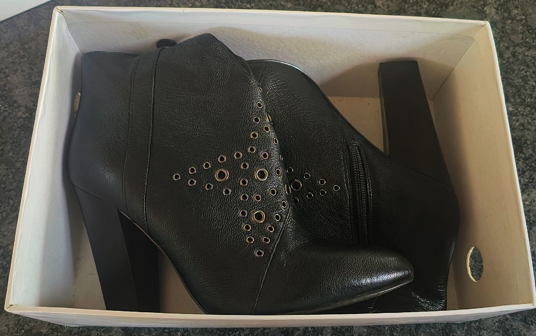 Guess Scarpe da donna: Guess Lederstiefeletten, 38 – Usato da Andelfingen venduto da nicoletta11 2