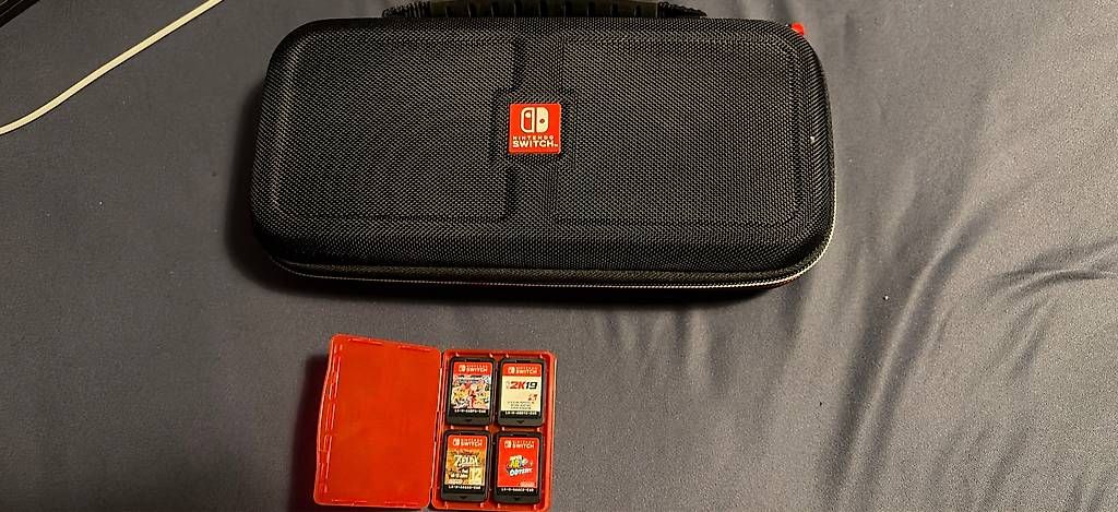 Konsolen: Nintendo Switch Games and Case – Gebraucht aus Rüschlikon von mar_d7sp