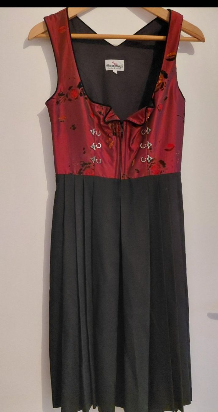 Kleider: Premium Dirndl Trachtkleid mit Satin Bestickerung – Gebraucht aus Horgen von zur_jq85 8