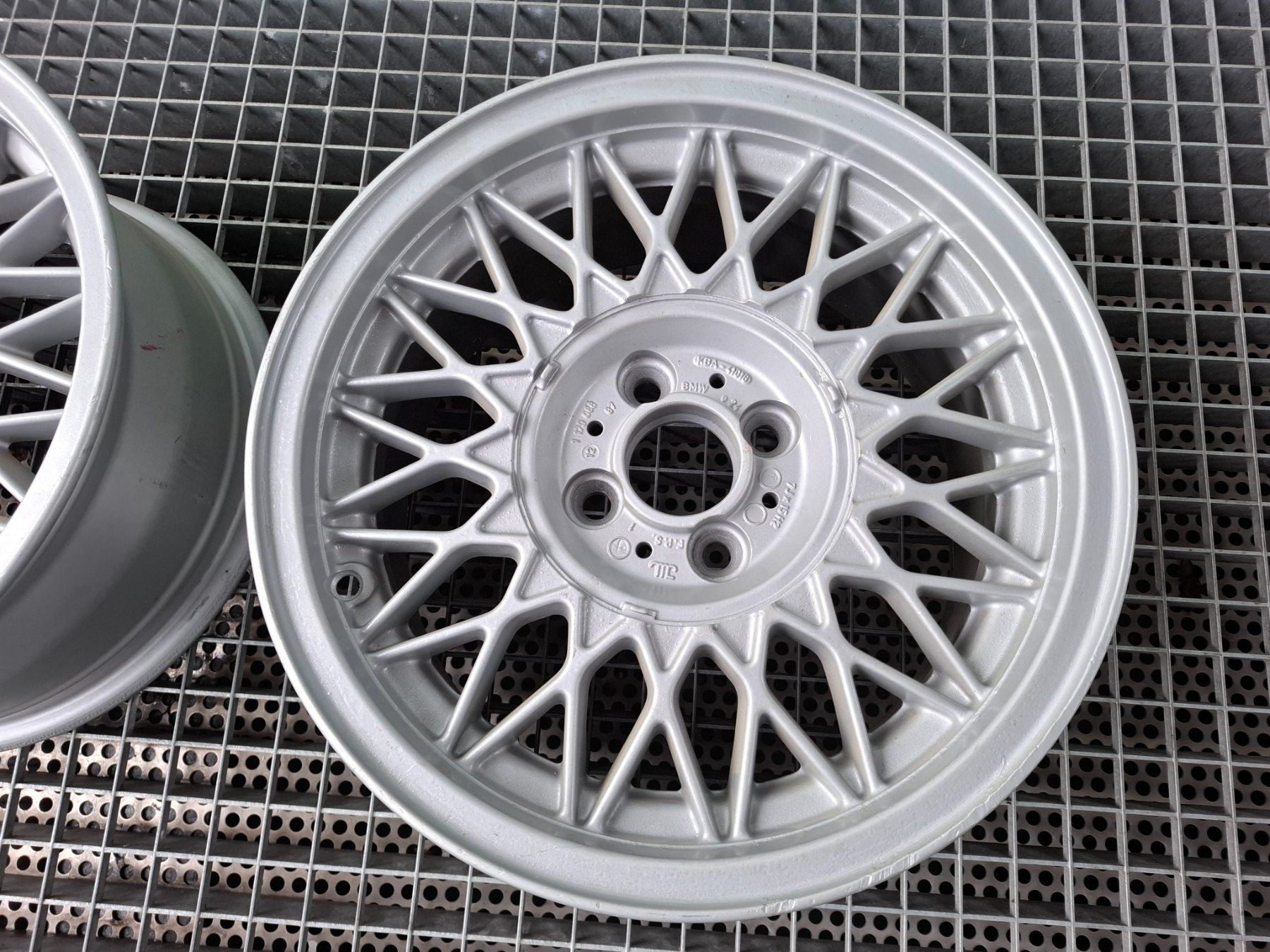 BMW Cerchioni: Original BMW E30 Kreuzspeichenfelgen BBS – Usato da Ebikon venduto da AlpinaB3 4