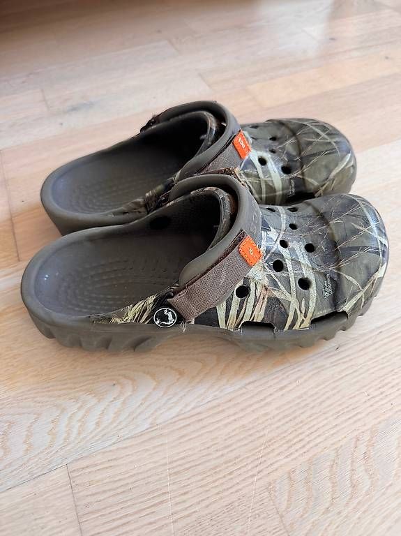 Crocs Scarpe per ragazzi: Grün gemusterte Crocs – Usato da Arlesheim venduto da dan_vv9f 1
