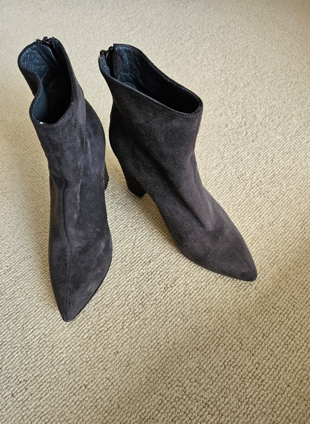 Scarpe da donna: Bottines en daim gris – Usato da lausanne venduto da josianemuller 2