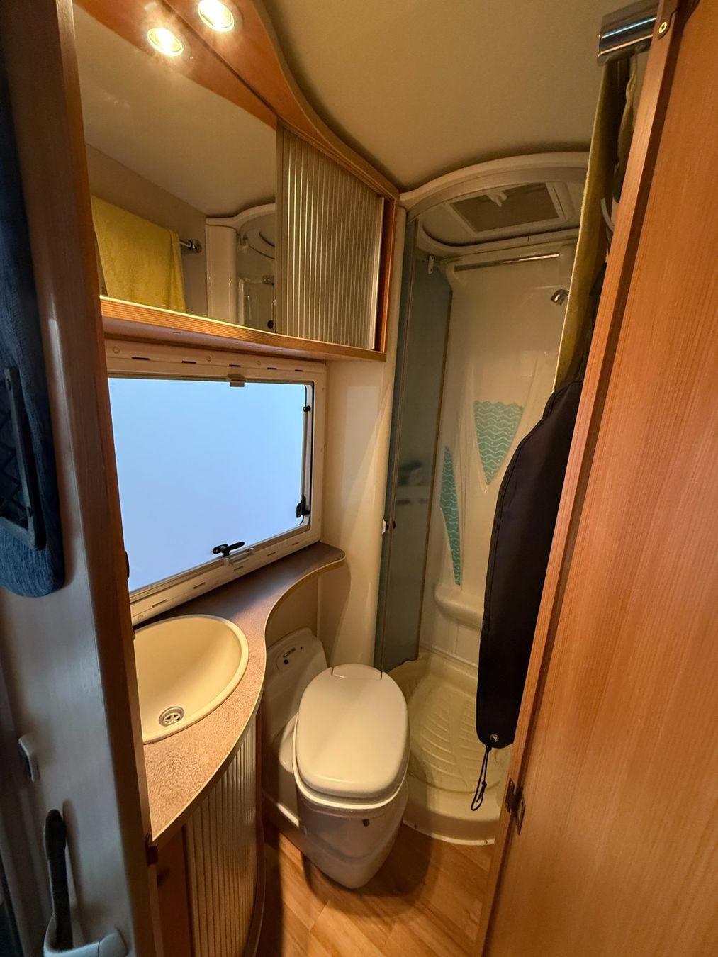 Ford Veicoli da campeggio: Ford Transit Welcom Camper frisch ab MFK – Usato da Thun venduto da Dr.heiland 6