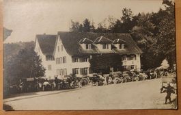 Hotel Krone Sihlbrugg mit vielen Kutschen um 1915