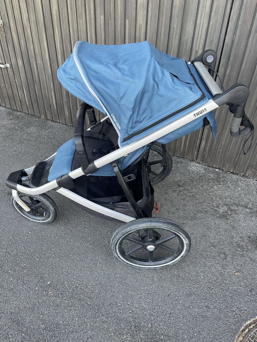 Thule Poussette: THULE Urban Glide 2 inkl. Sicherheitsbügel & Regenschutz – D'occasion à Küssnacht am Rigi par TheMarket55
