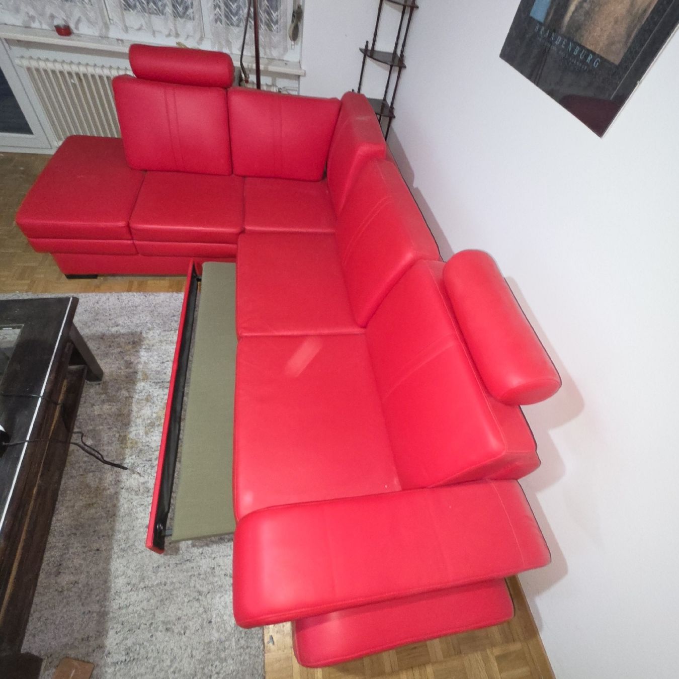 Sofas: Ecksofa rot mit Schlaffunktion gebrauchter Zustand – Gebraucht aus Rüti ZH von Zurigo_1351 3