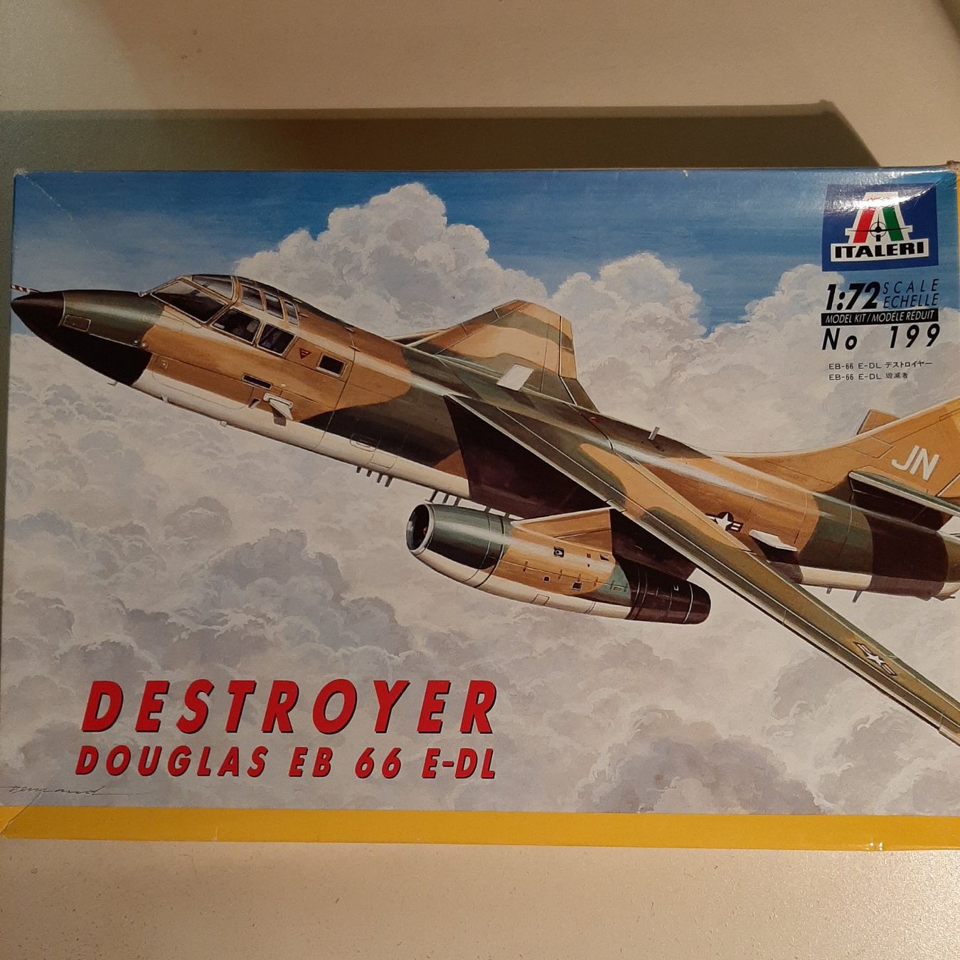 Italeri Modellbausätze & Standmodelle: 2202 ... Douglas EB 66 E-DL Destroyer ... Italeri 199 – Gebraucht aus Bonstetten von Benibanny59