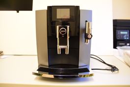 Jura Kaffeemaschine E8 Dark Inox Touch (SA) ohne OVP