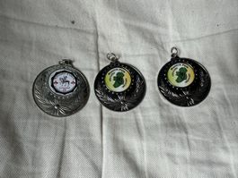 3 gleiche silberne Medaillen