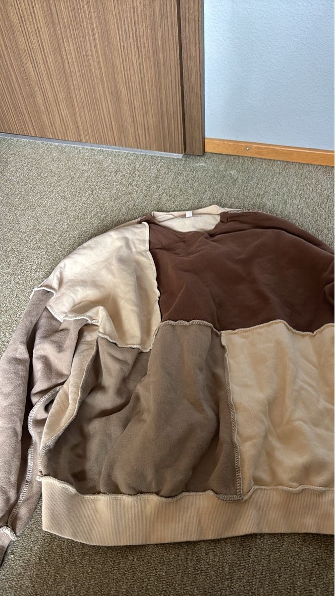 Maglioni & Felpe: Sweater patchwork design brown beige like new – Usato da Muri b. Bern venduto da viv_5lmr