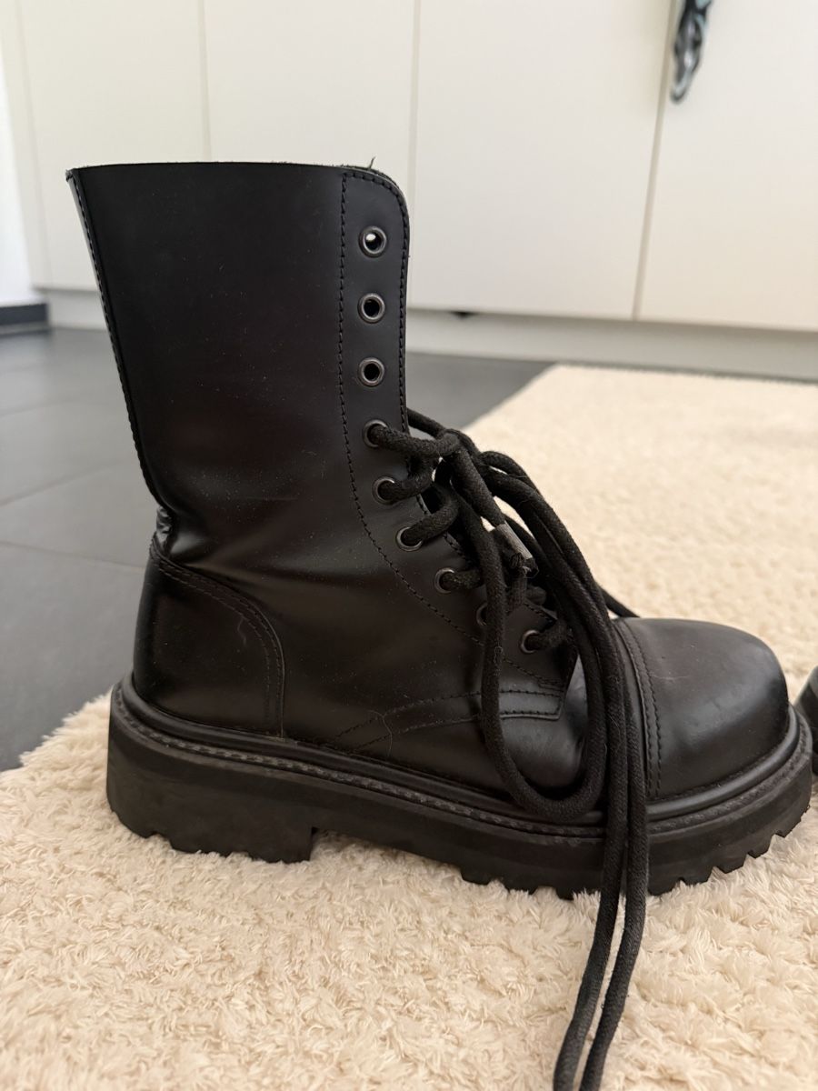 Damenschuhe: Vetements Army Boots – Gebraucht aus Ennetbürgen von elainelillyyy 1