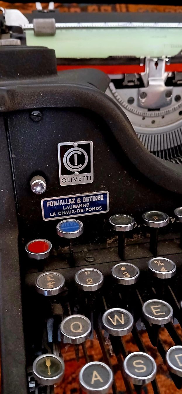 Olivetti Machines à écrire: Machine à écrire Olivetti – D'occasion à Cornaux NE par sam_dy77 2