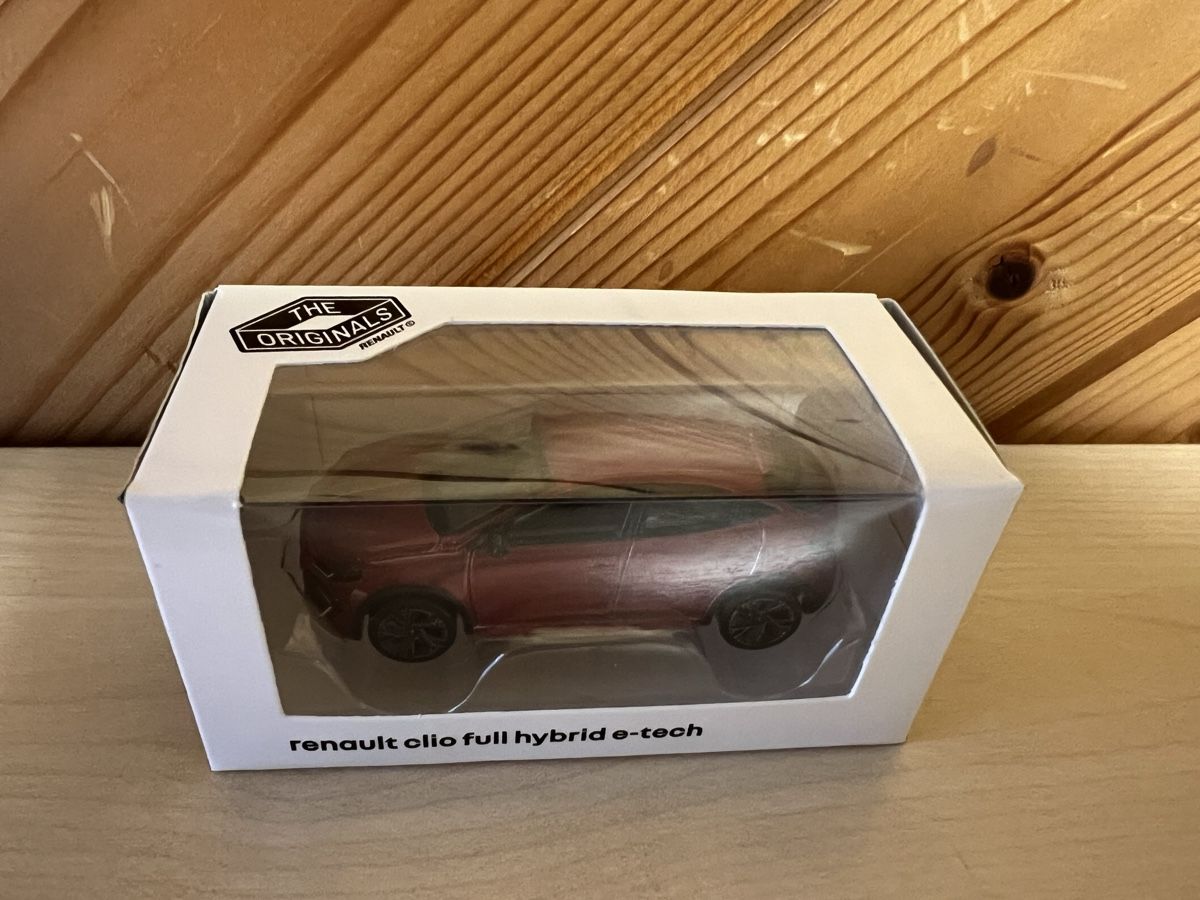 Renault Modellini d'auto: Modellauto: Renault Clio E-Tech Hybrid, neuwertig – Nuovo e nell'imballaggio originale da Bachenbülach venduto da Manolo007 1