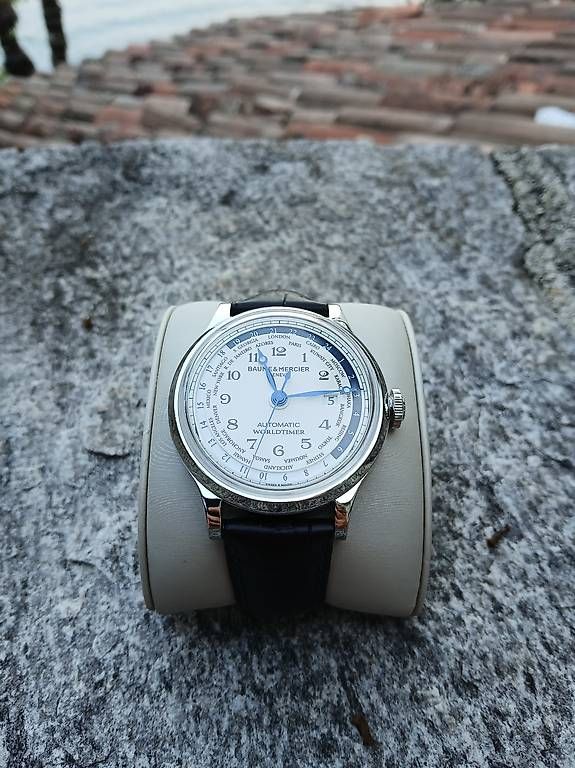 Baume & Mercier Orologi: Baume & Mercier Capeland Worldtimer - Comme Neuve, Révisée – Usato da Lausanne venduto da DavidoffHumidors 1