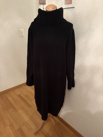 Uniqlo Strickkleid schwarz Rollkragen Grösse L 