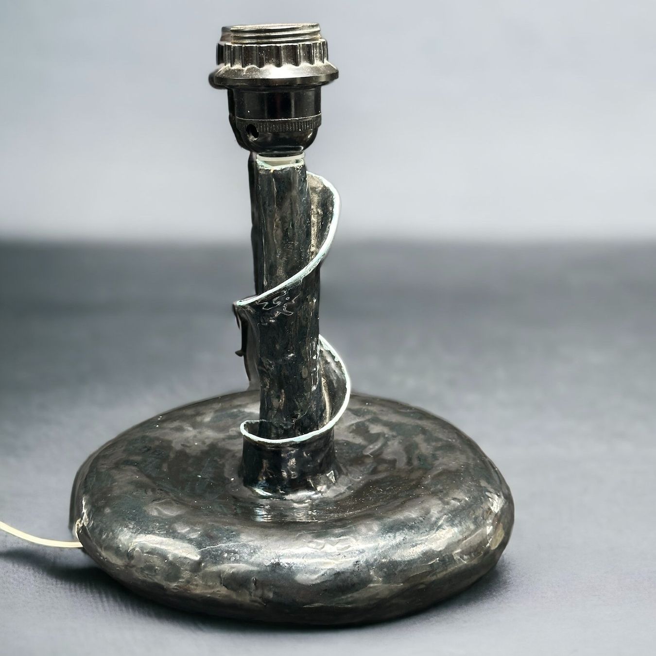 Lampen: Pied de lampe de style brutaliste en grès émaillé signé – Gebraucht aus Morges von mod_q7tt