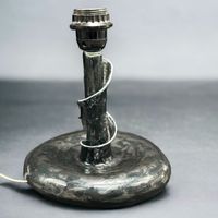 Pied de lampe de style brutaliste en grès émaillé signé