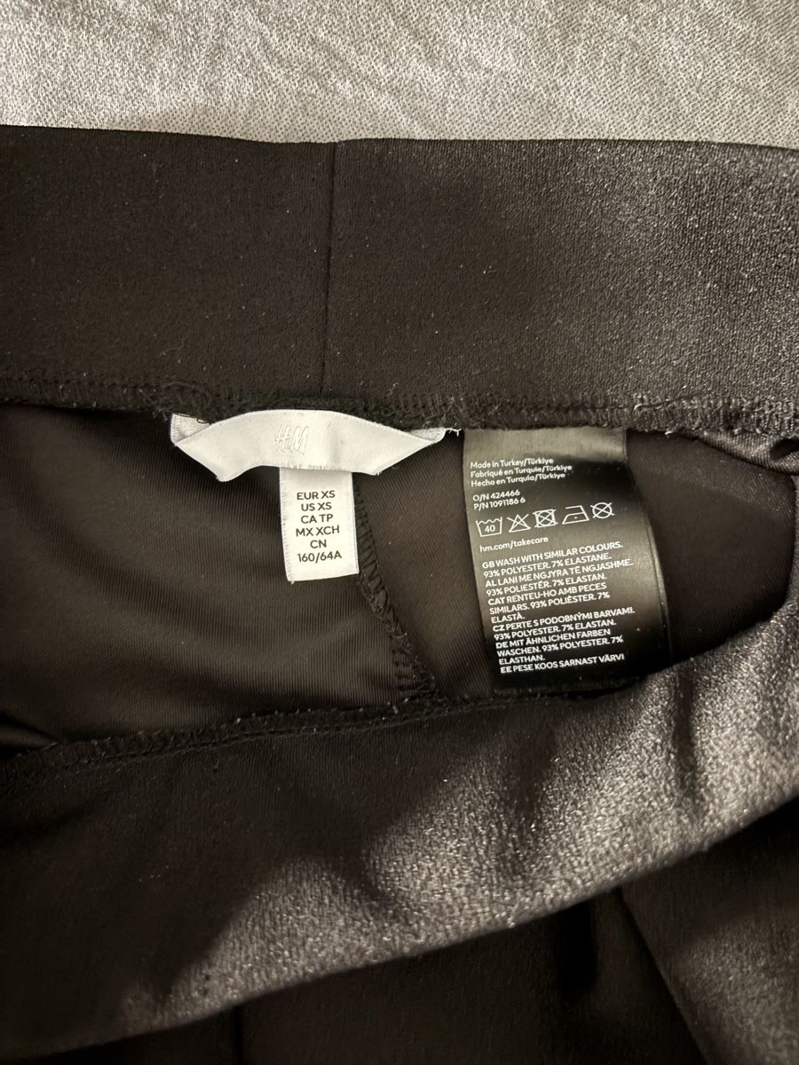 H&M Pantaloni: H&M Black wide trousers – Usato da Wollerau venduto da Dolder23 1